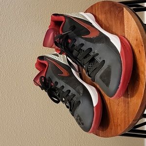 NIKE WOMENS VOLLEYBALL SHOES